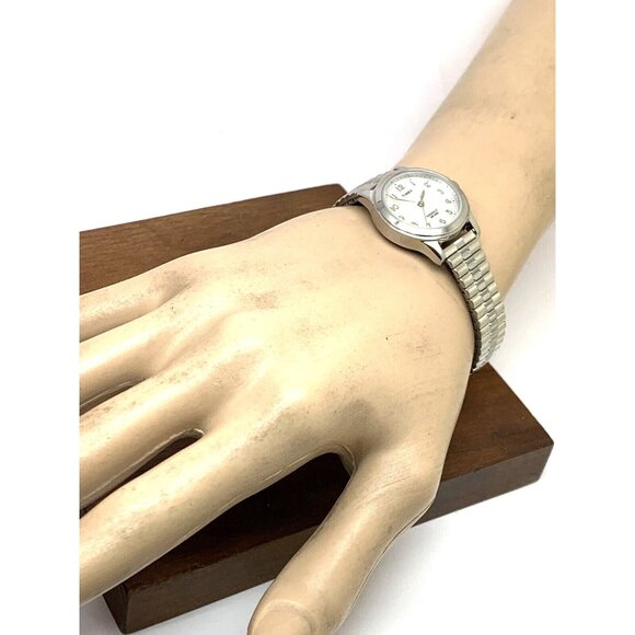 Timex Women's Watch T2M826 Indiglo Quartz Mother of Pearl White Dial Expansion - Picture 4 of 14